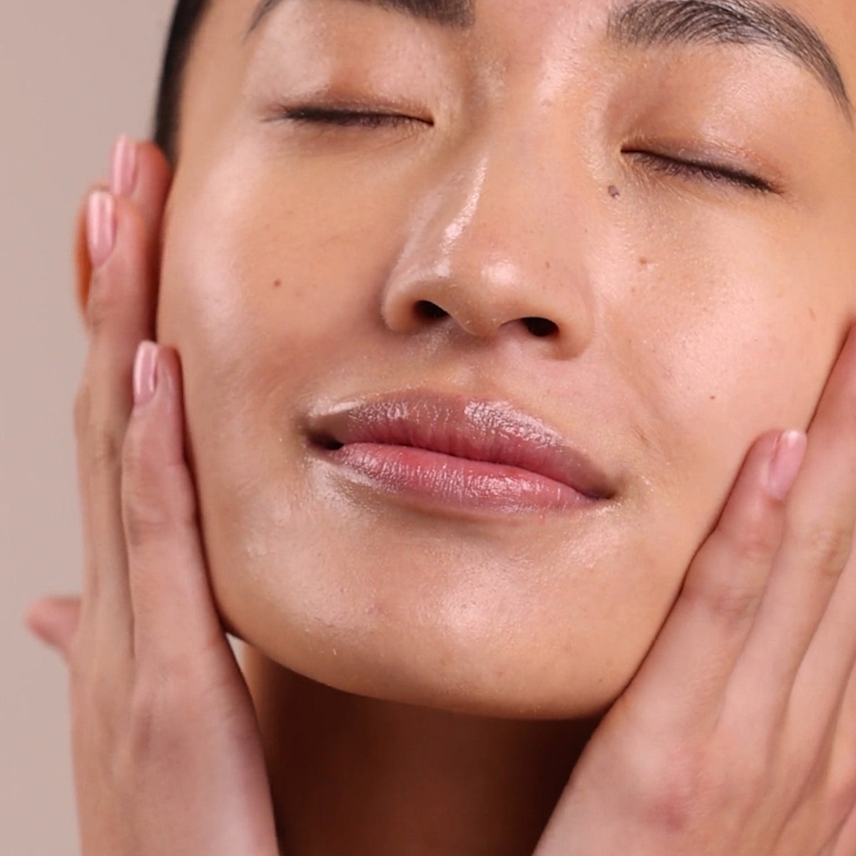 Strawberry Rhubarb Hyaluronic Hydrator close-up
