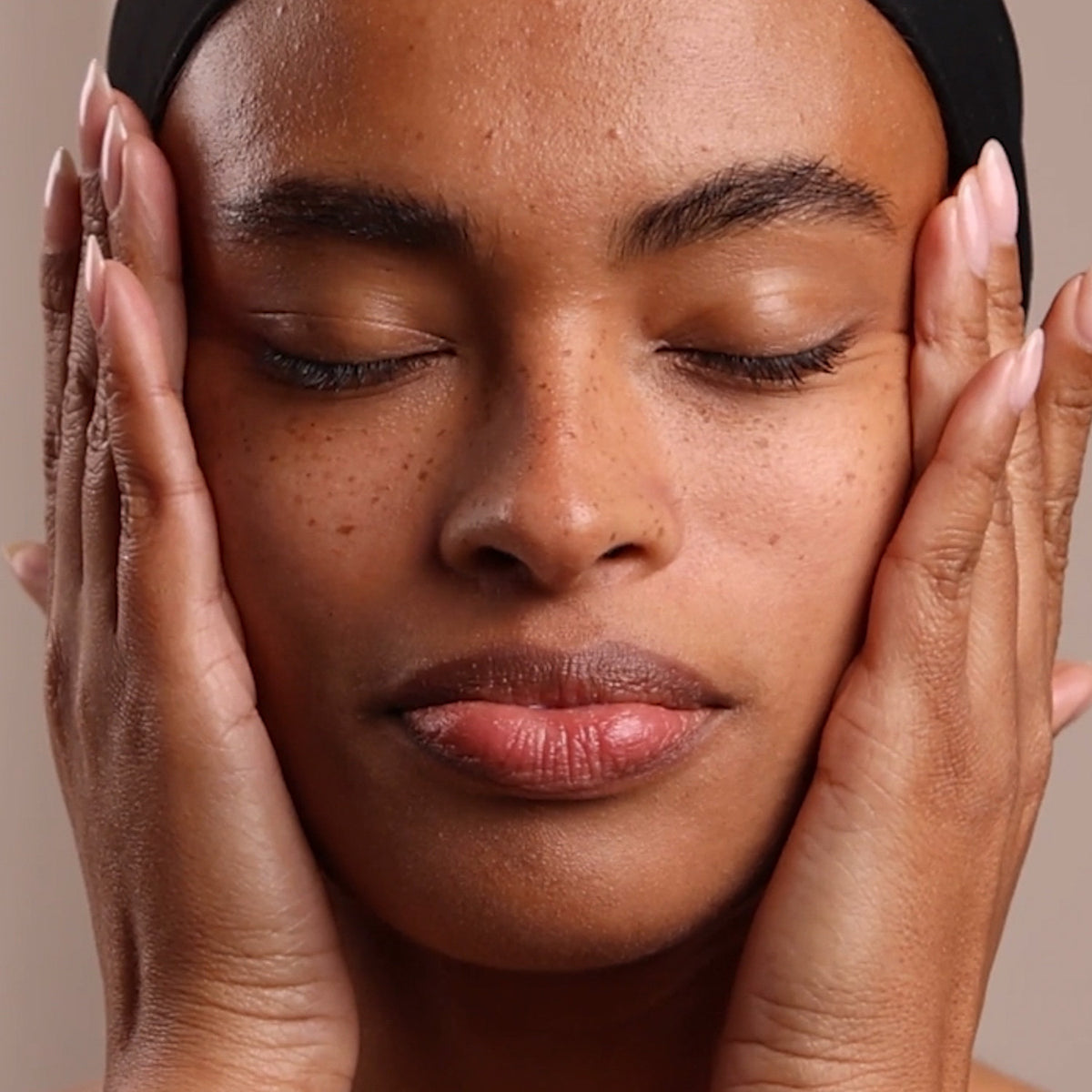Bakuchiol + Niacinamide Moisturizer close-up