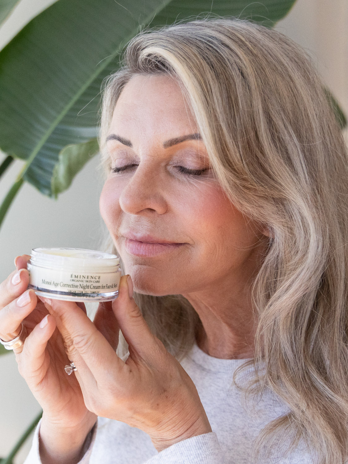 Monoi Age Corrective Night Cream lifestyle 2