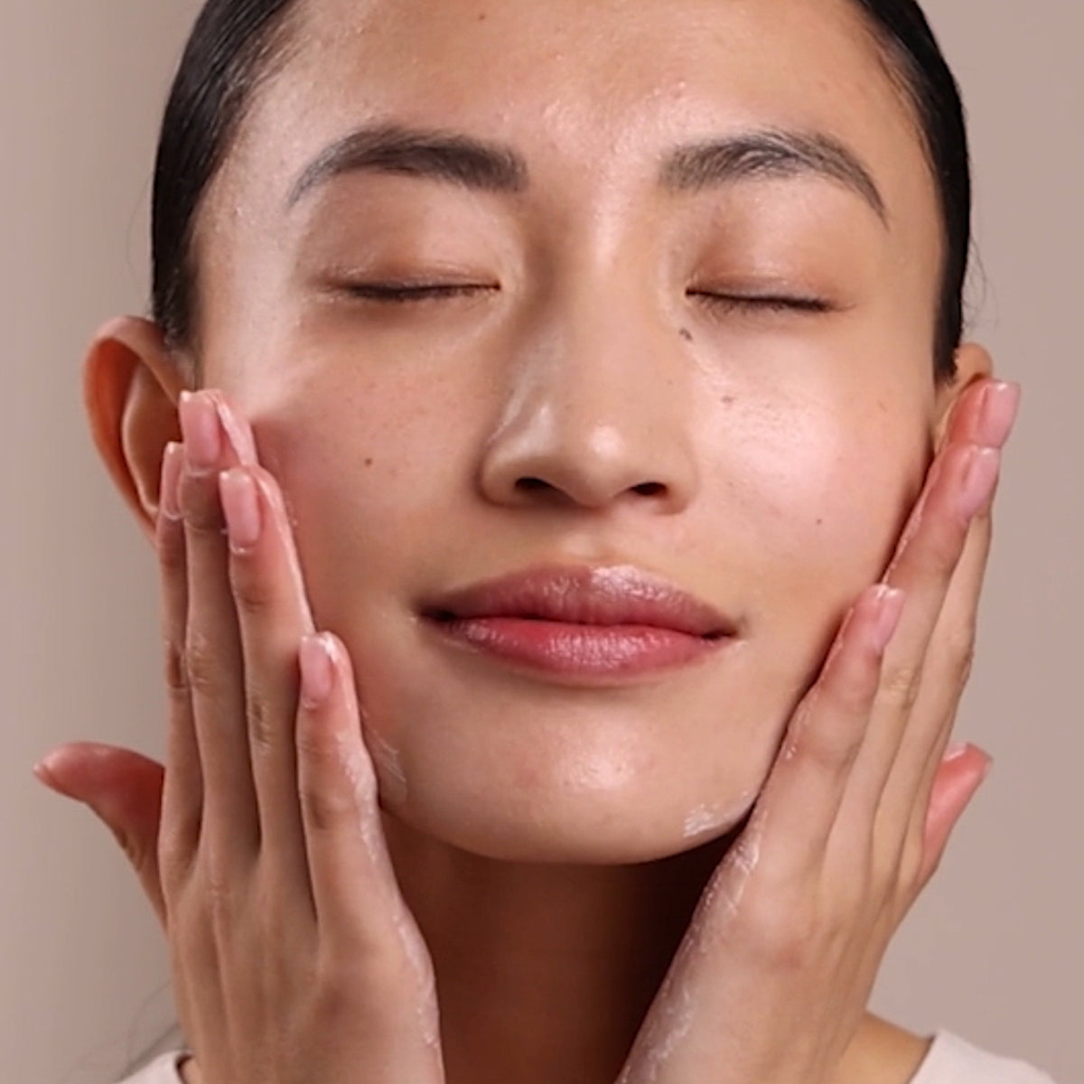 Arctic Berry Peptide Radiance Cream close-up