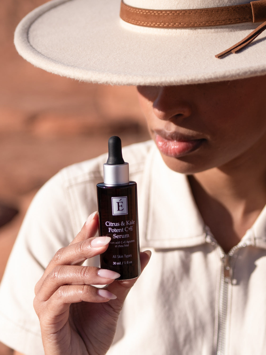 Citrus & Kale Potent C+E Serum lifestyle 2