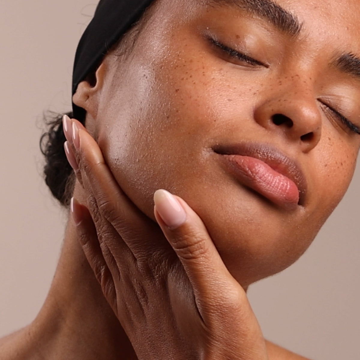 Rosehip Triple C+E Firming Oil close-up