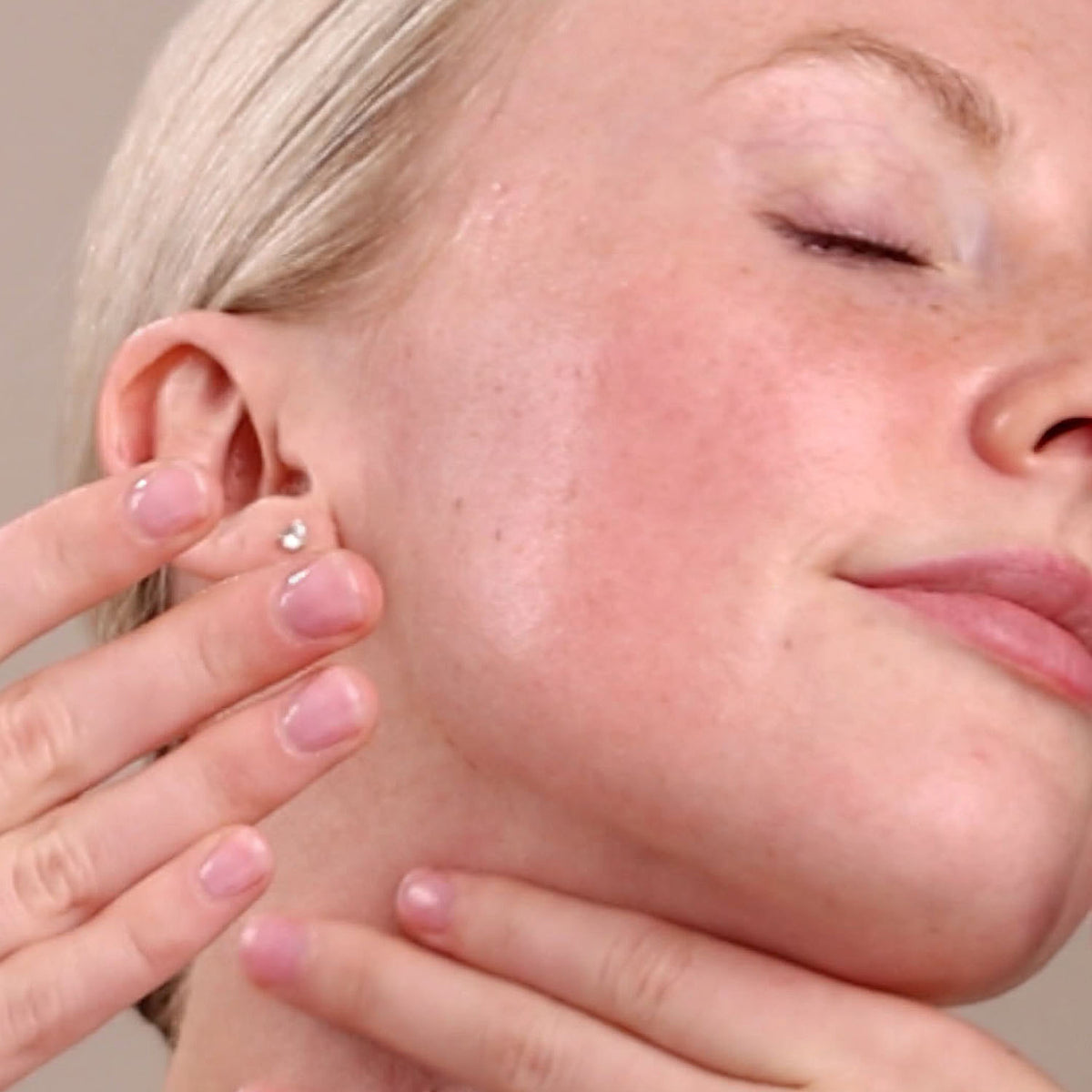 Stone Crop Cleansing Oil close-up